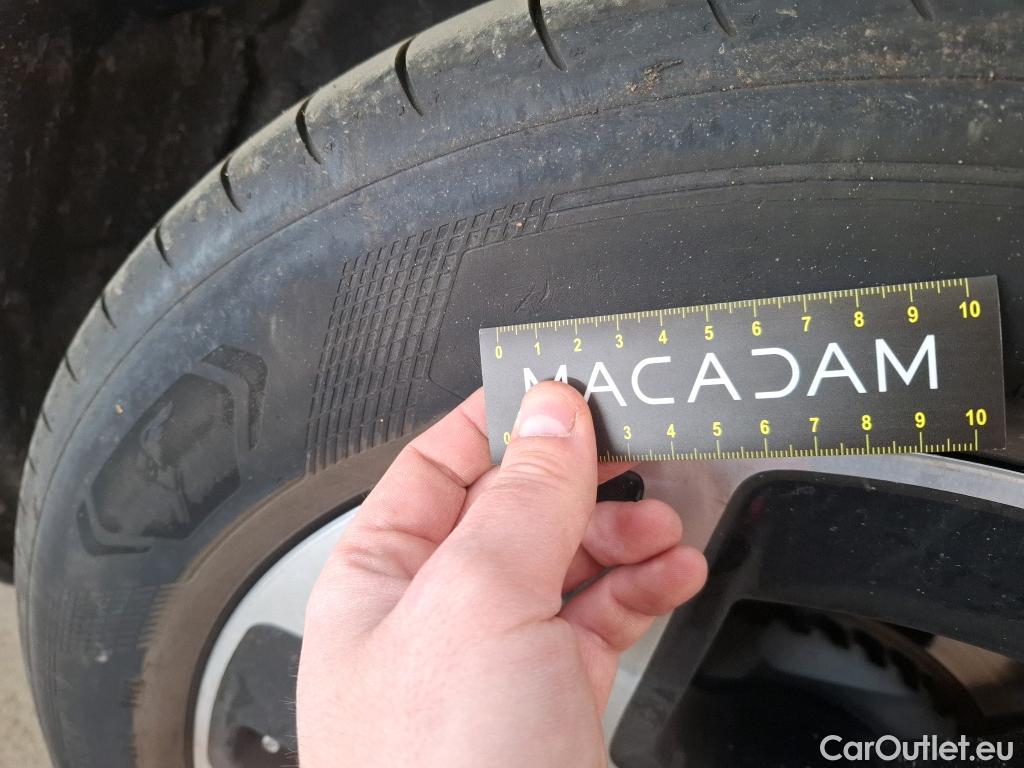  Mercedes  GLC MERCEDES-BENZ  / 2022 / 5P / SUV  300 e Business Line 4MATIC #16