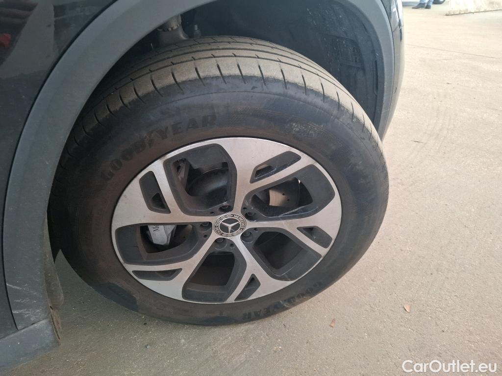  Mercedes  GLC MERCEDES-BENZ  / 2022 / 5P / SUV  300 e Business Line 4MATIC #17