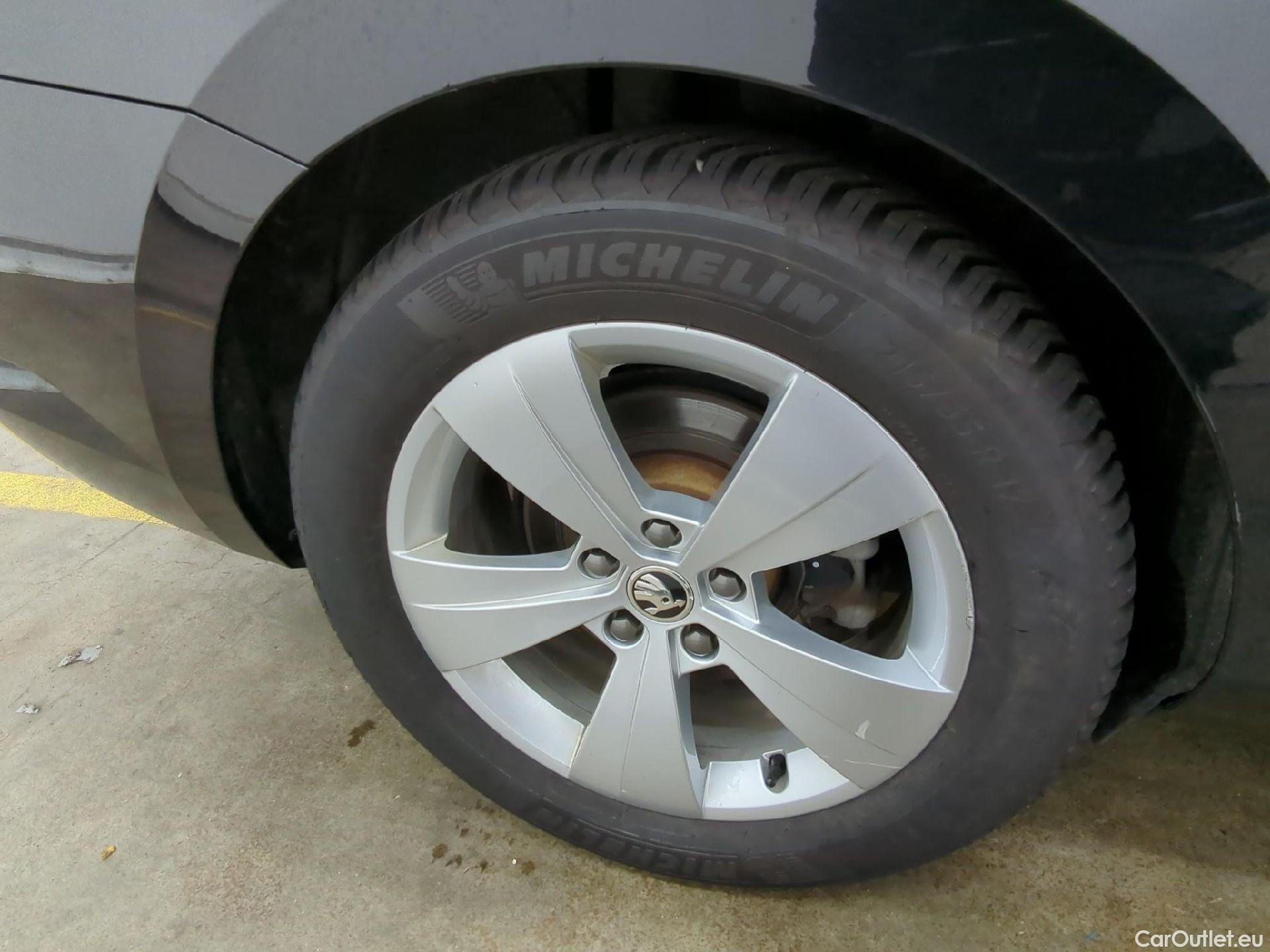  Skoda  Superb  Break Business 2.0 TDI 120CV BVA7 E6d #12