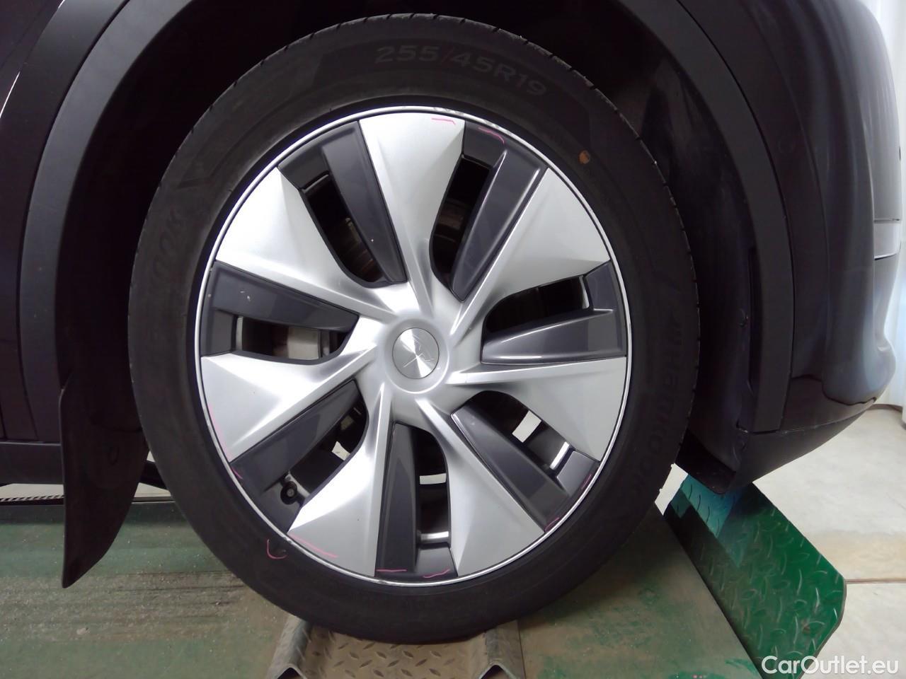  Tesla  Model Y  Long-Range AWD #13