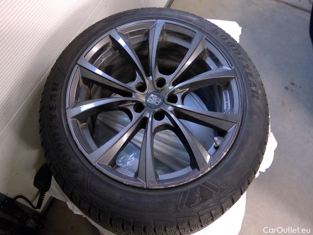  Tesla  Model Y  Long-Range AWD #3