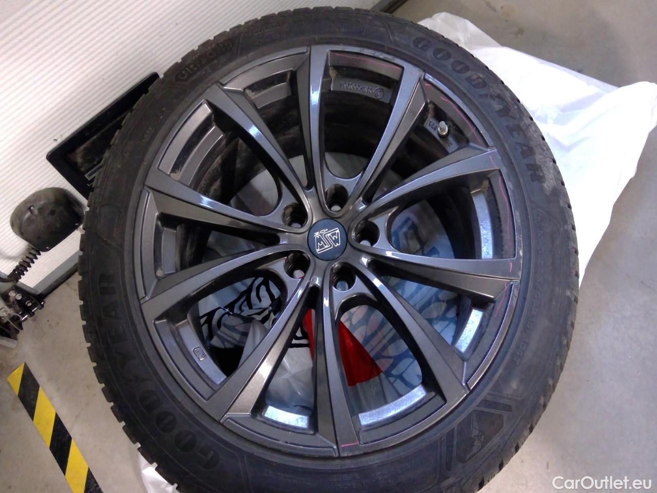  Tesla  Model Y  Long-Range AWD #5