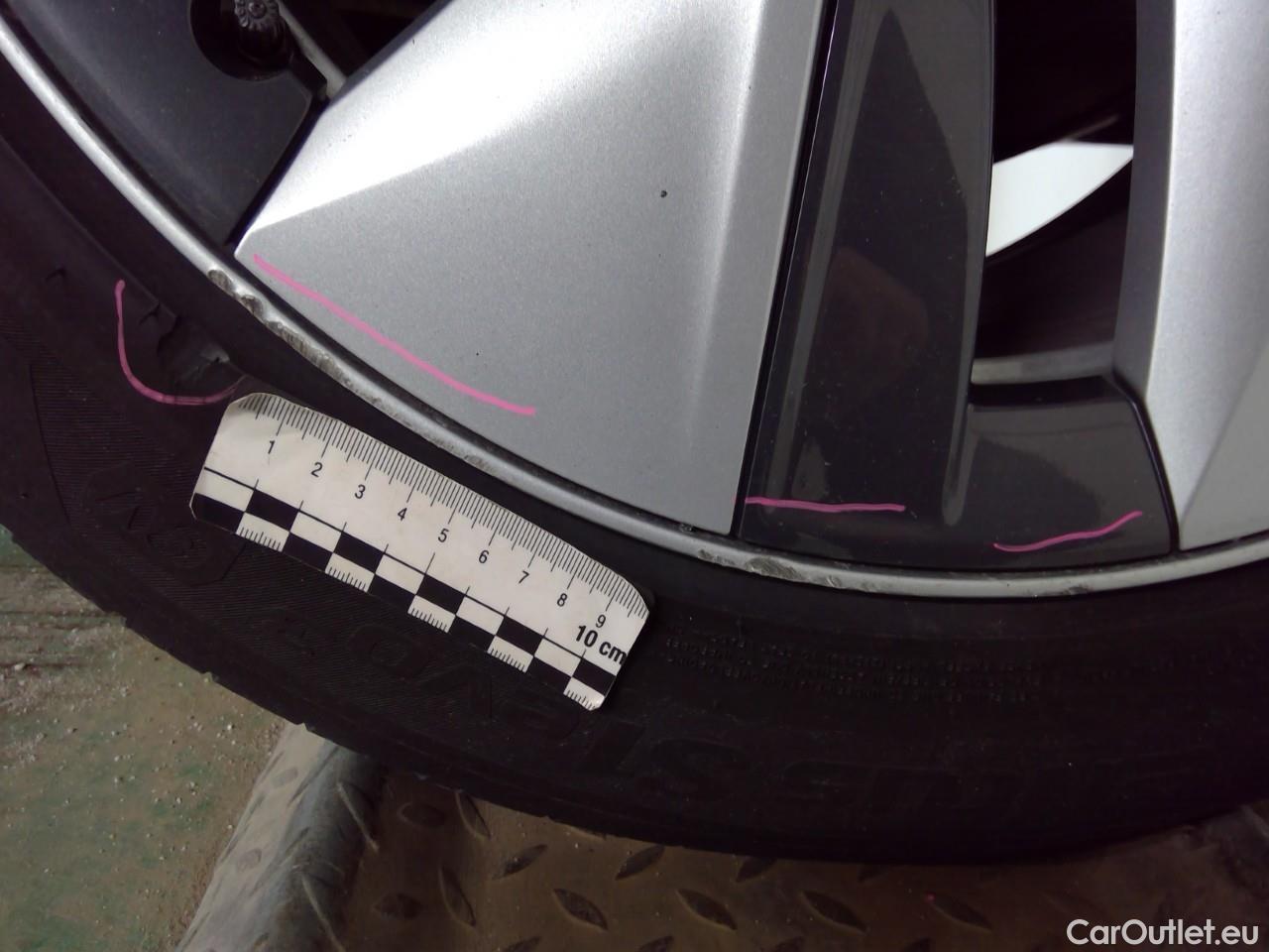  Tesla  Model Y  Long-Range AWD #12