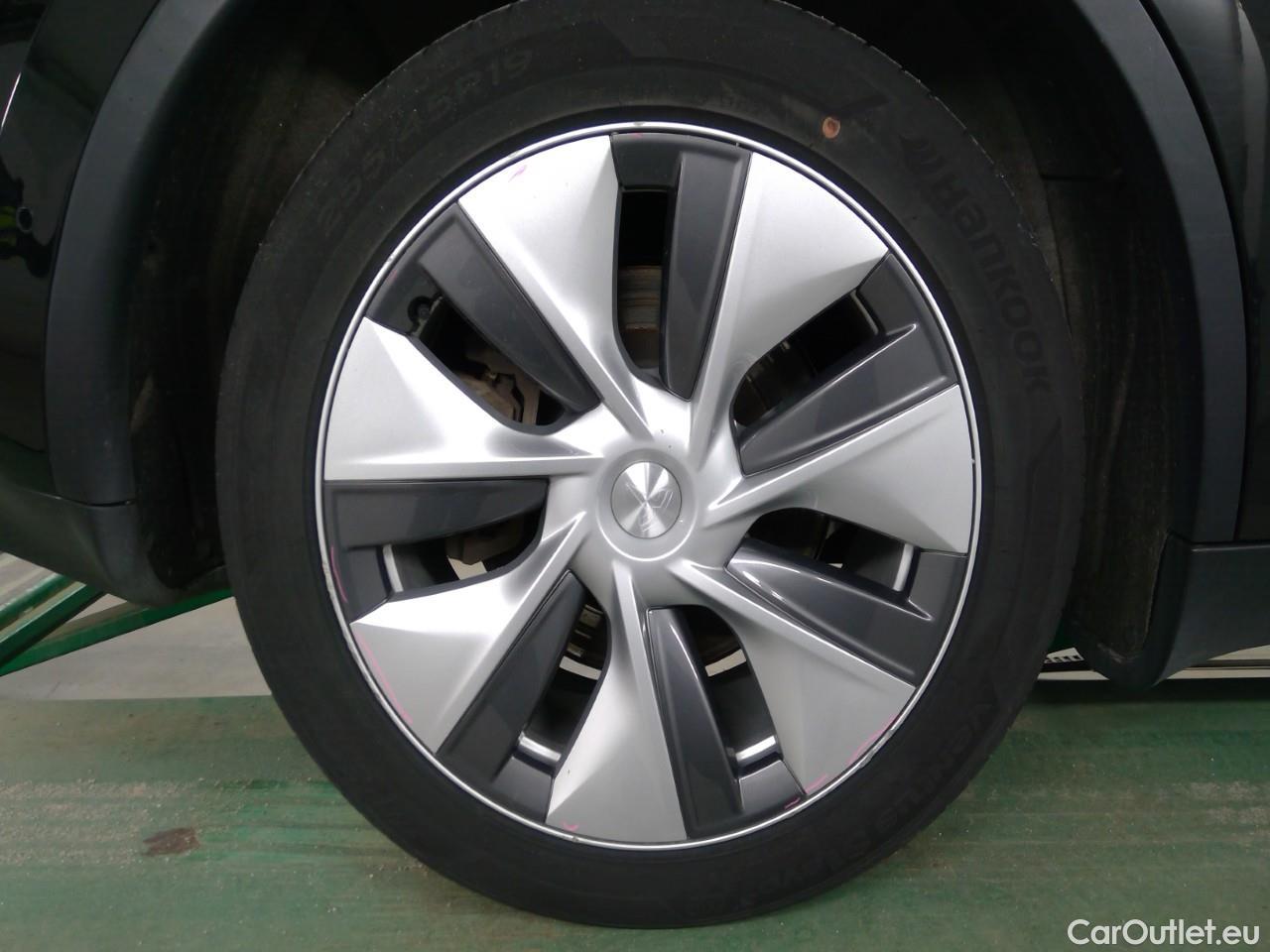  Tesla  Model Y  Long-Range AWD #18