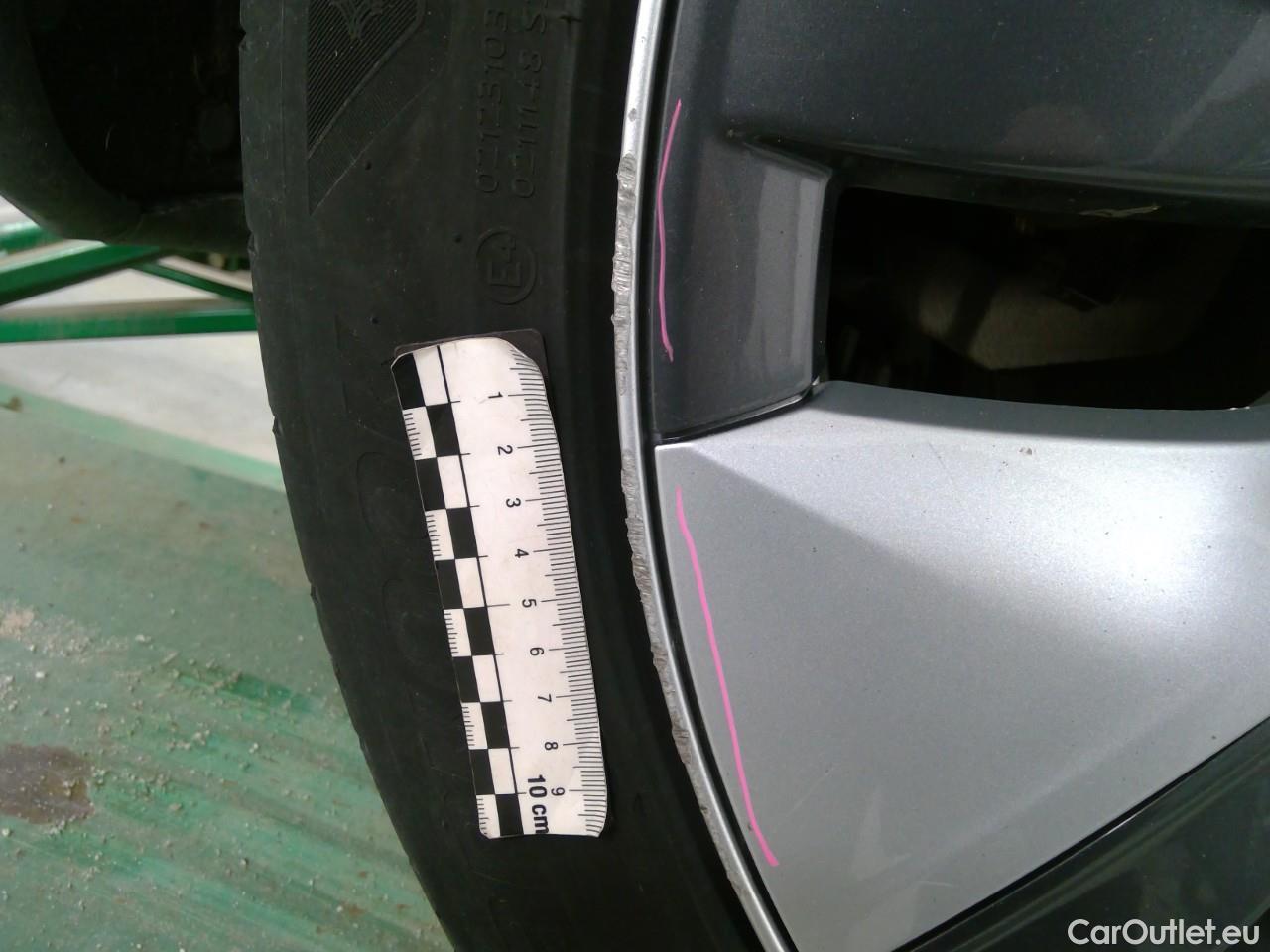  Tesla  Model Y  Long-Range AWD #17