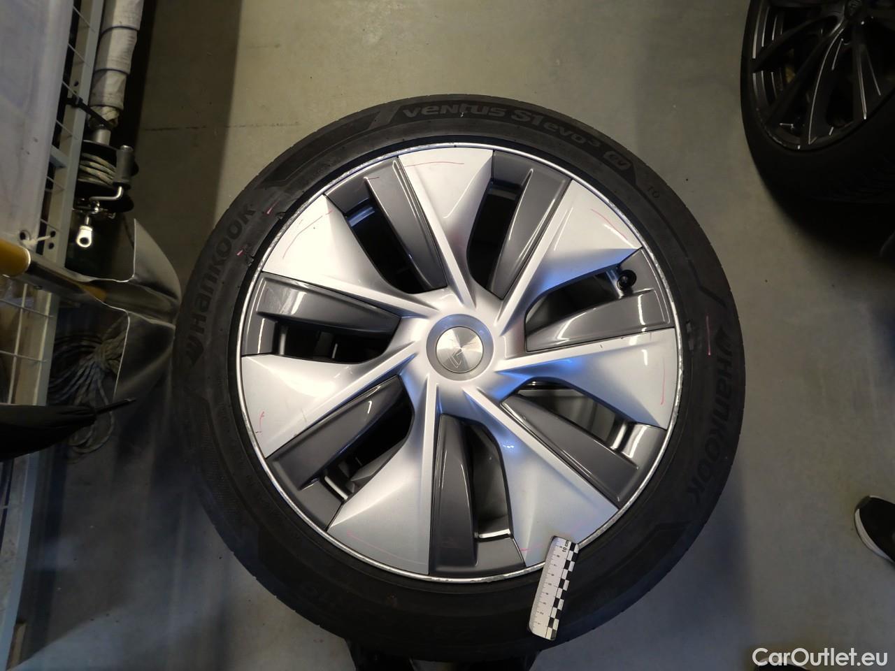  Tesla  Model Y  75kWh Long-Range AWD #8