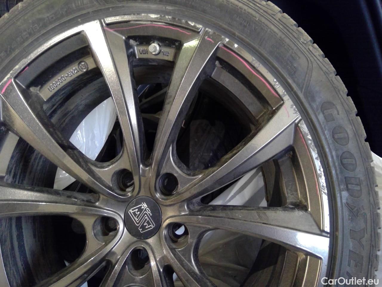  Tesla  Model Y  Long-Range AWD #7