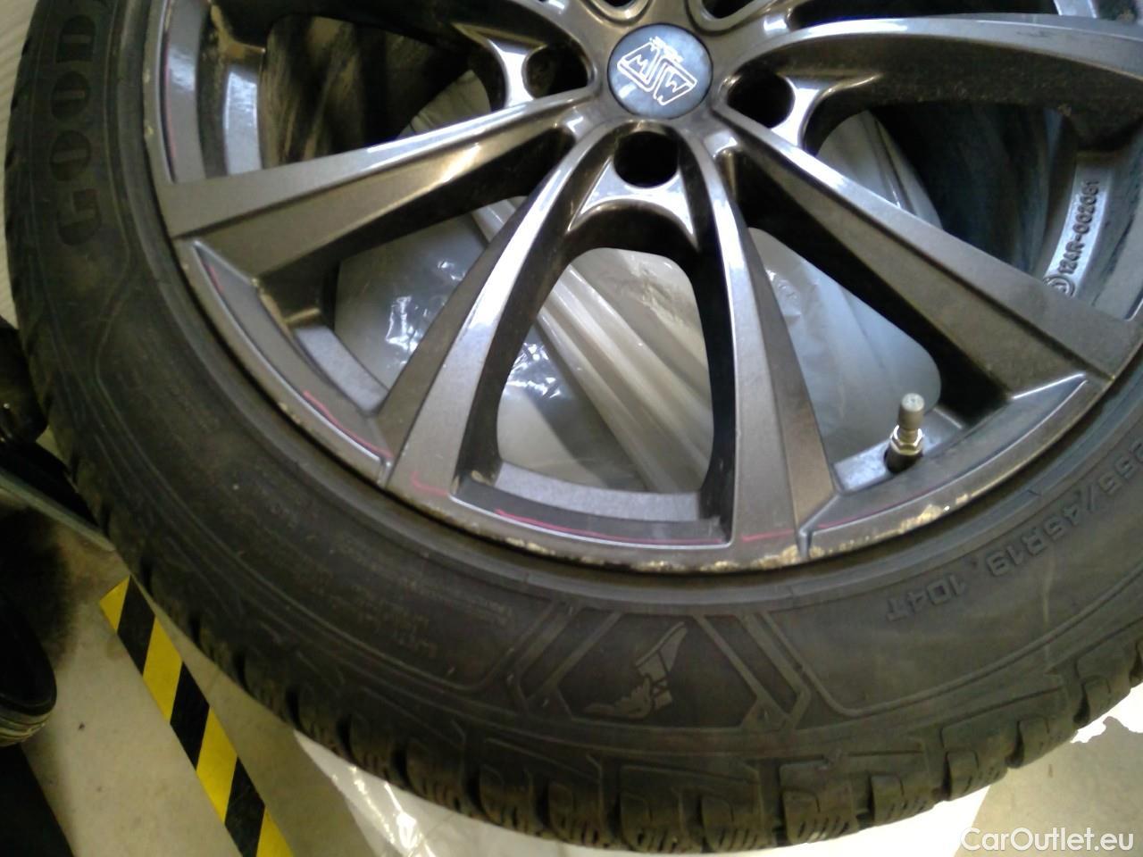  Tesla  Model Y  Long-Range AWD #4