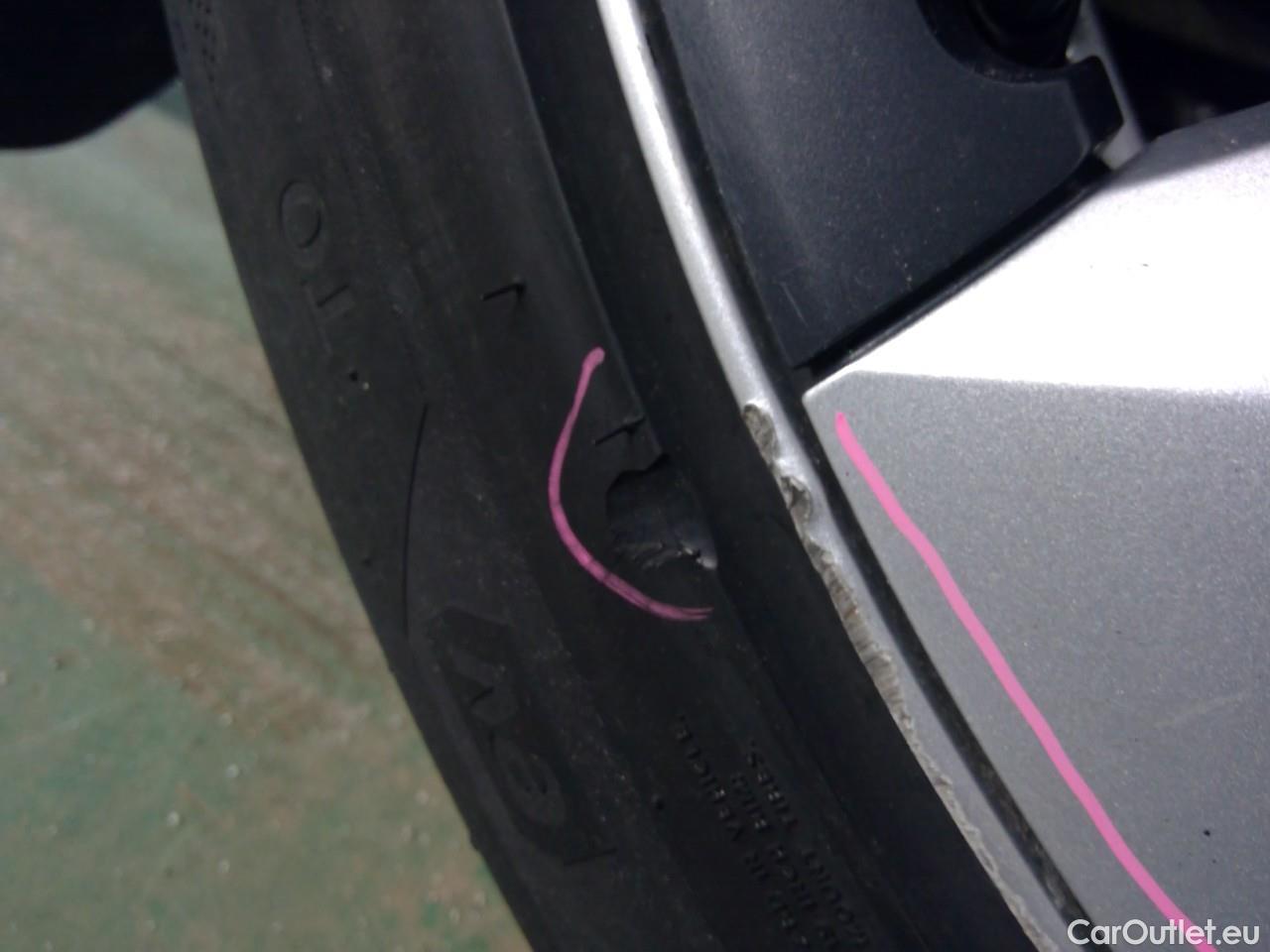  Tesla  Model Y  Long-Range AWD #14