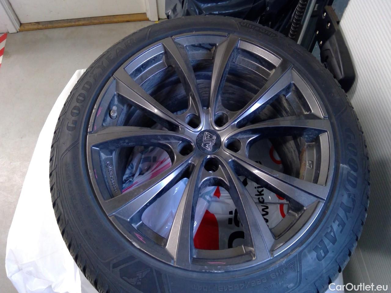  Tesla  Model Y  Long-Range AWD #2