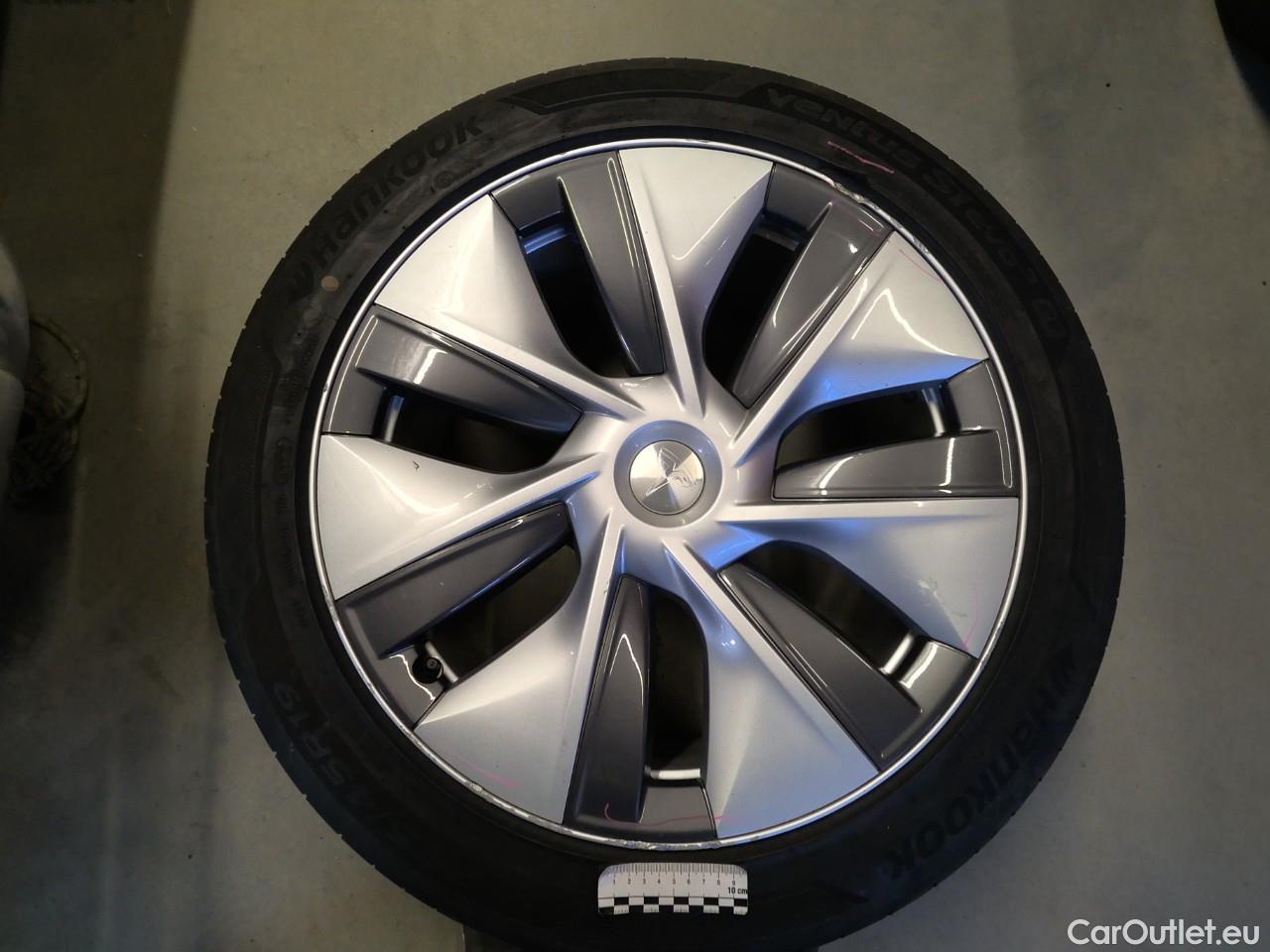  Tesla  Model Y  75kWh Long-Range AWD #12