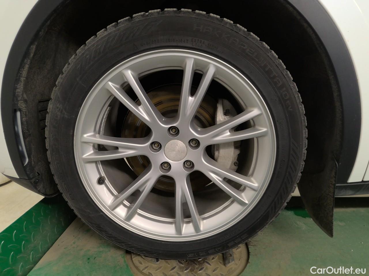  Tesla  Model Y  Long-Range AWD #11