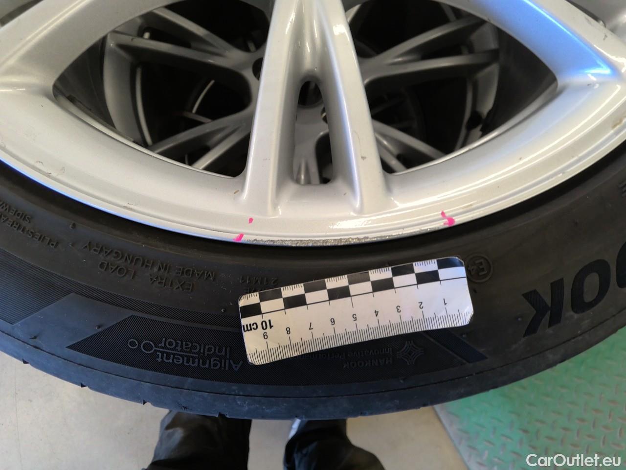  Tesla  Model Y  Long-Range AWD #7