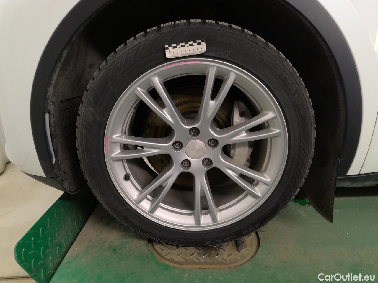  Tesla  Model Y  Long-Range AWD #14