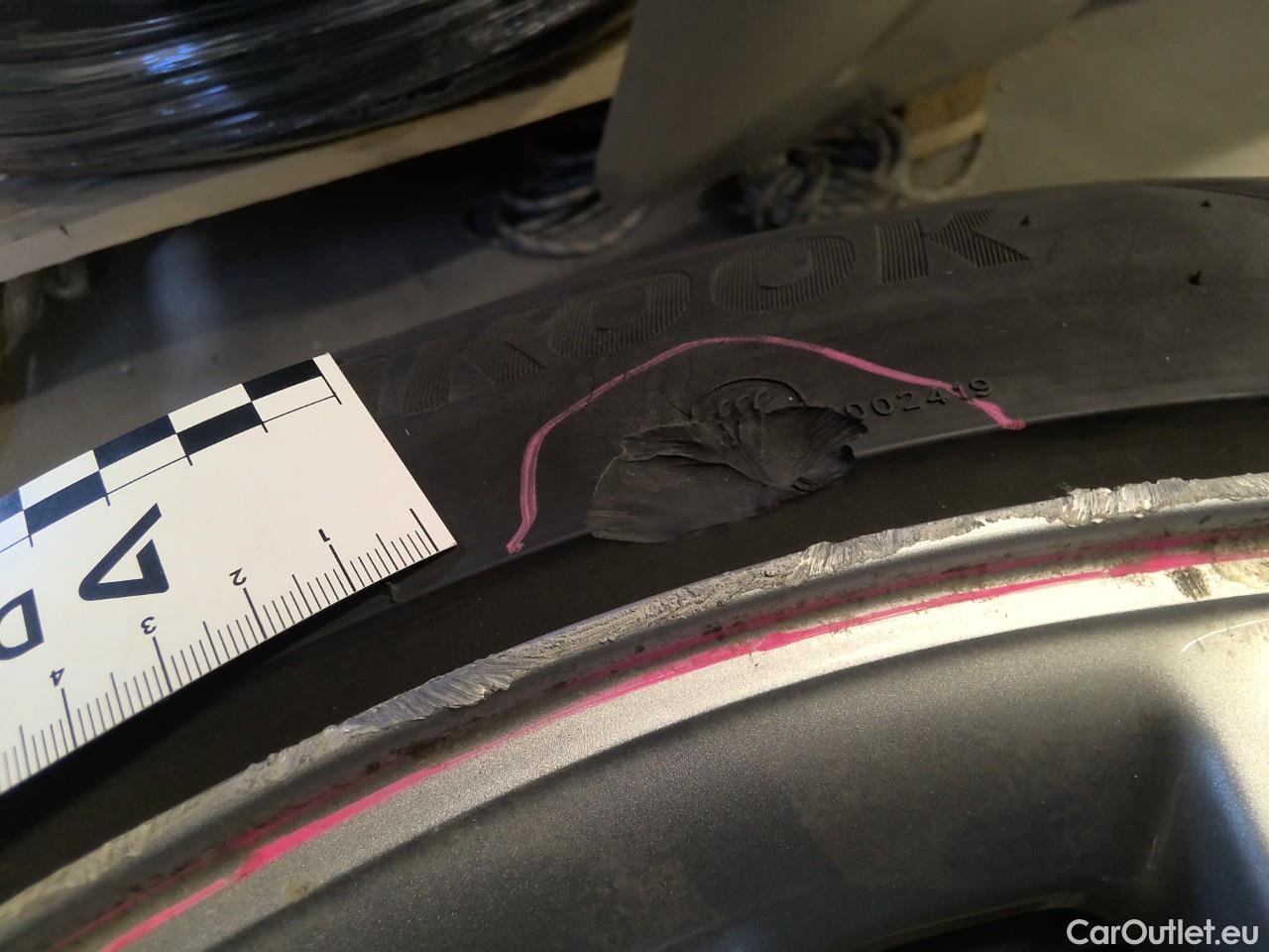  Tesla  Model Y  75kWh Long-Range AWD #10