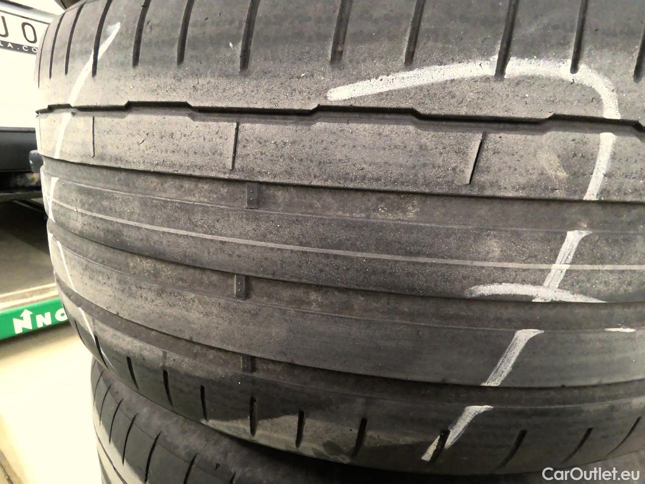  Tesla  Model Y  Long-Range AWD #2