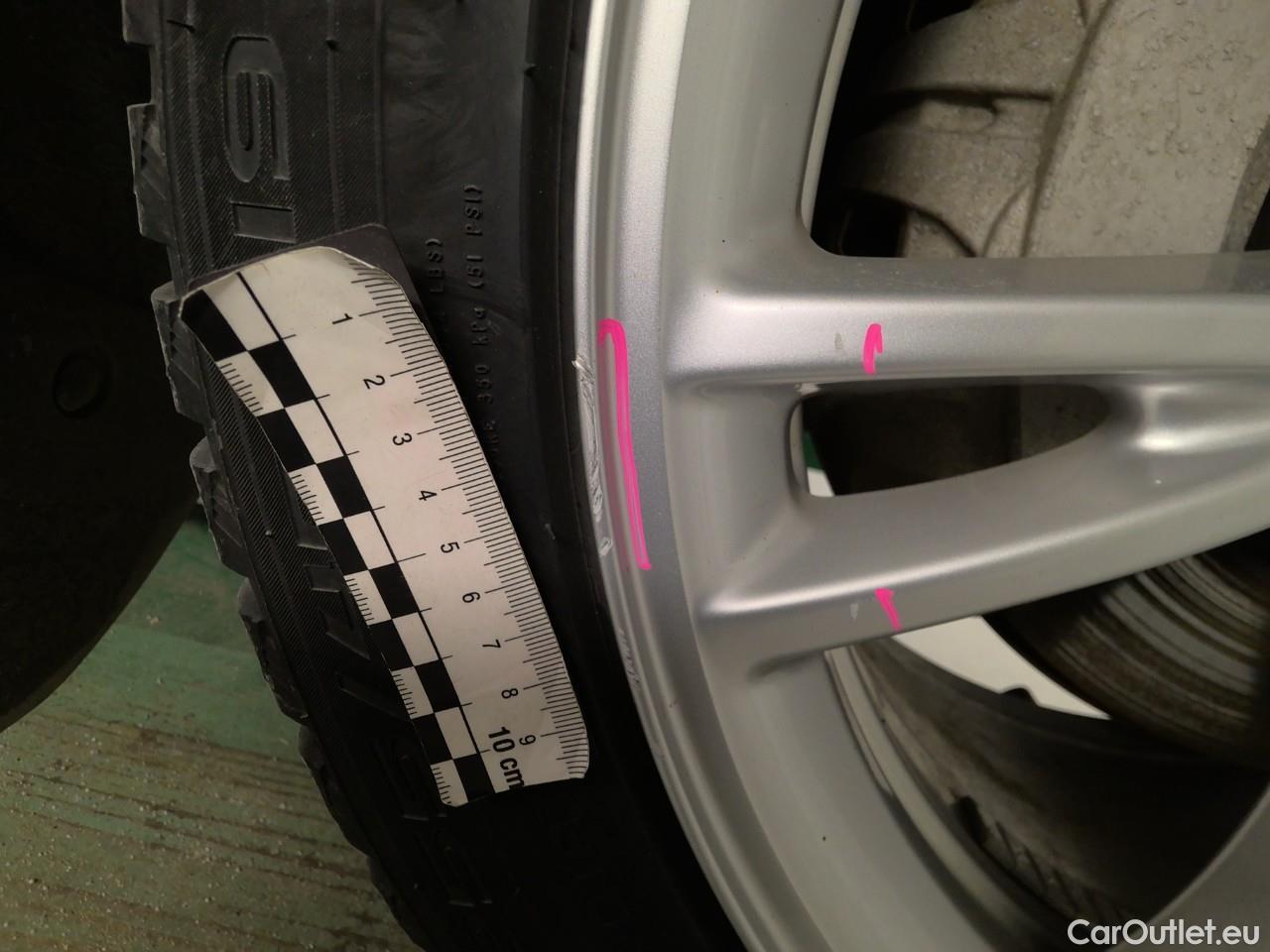  Tesla  Model Y  Long-Range AWD #16