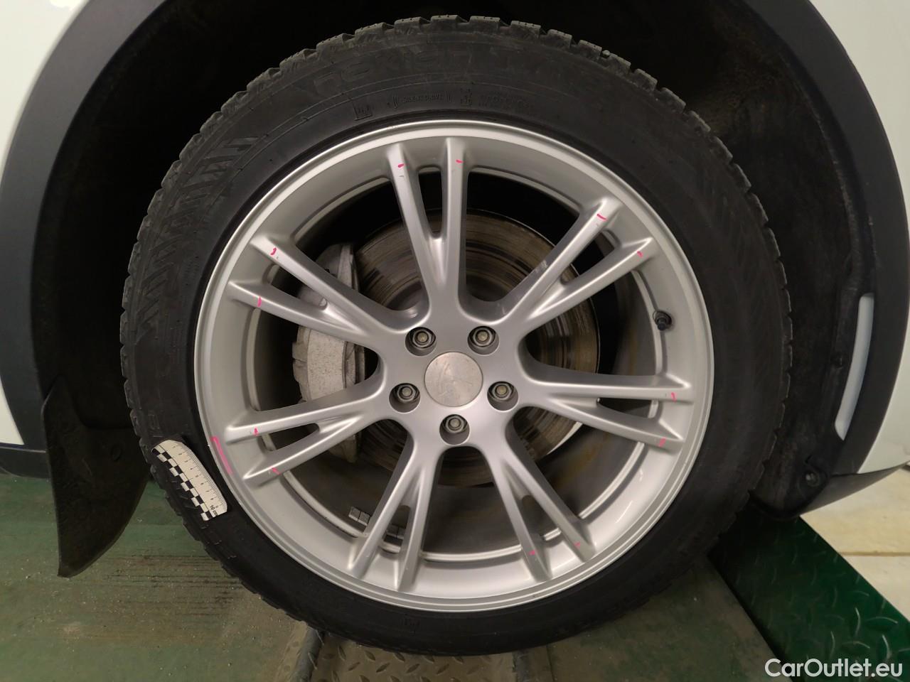  Tesla  Model Y  Long-Range AWD #15