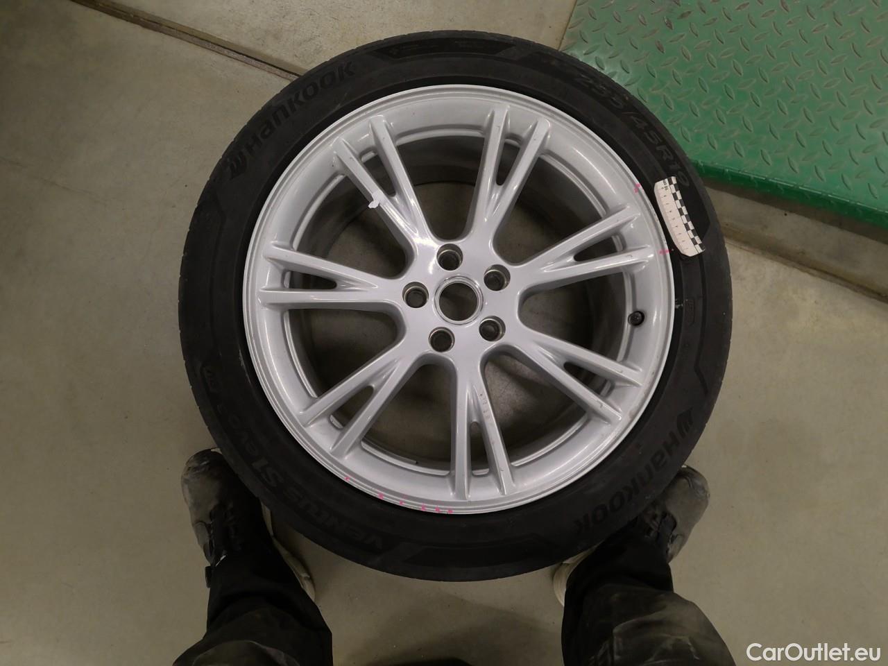  Tesla  Model Y  Long-Range AWD #9