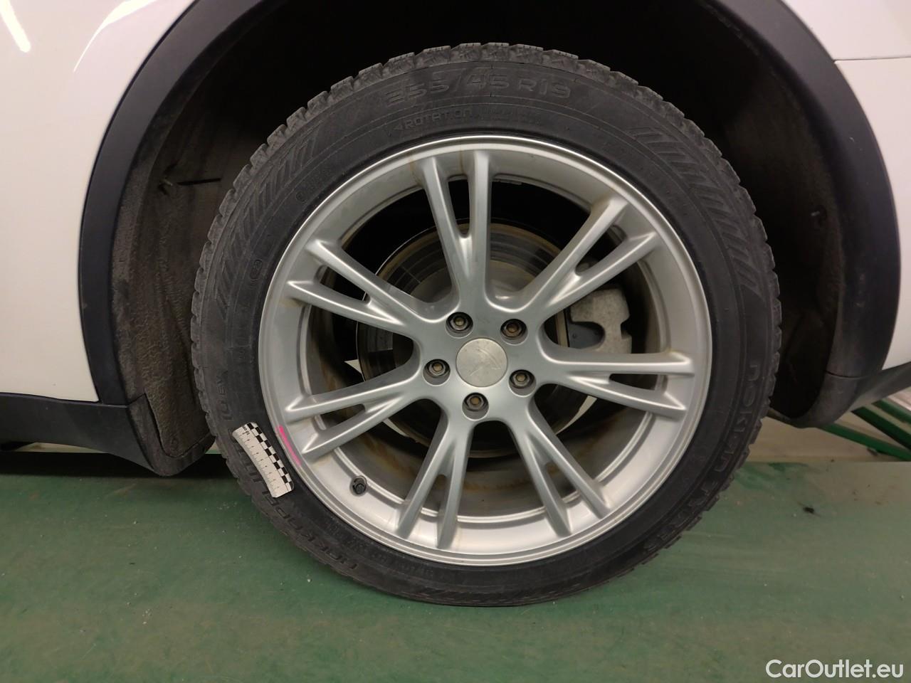  Tesla  Model Y  Long-Range AWD #19