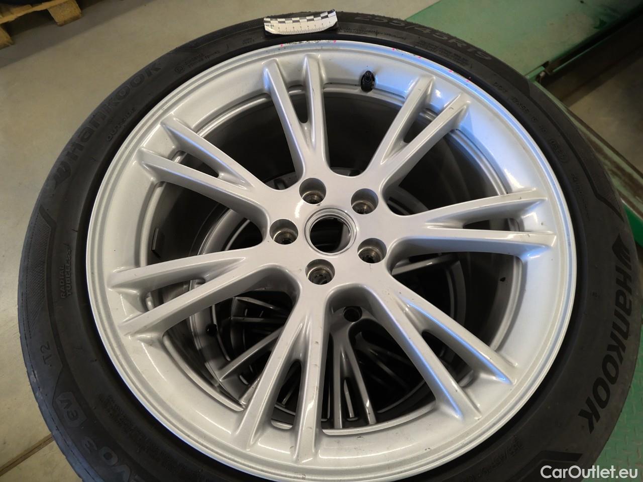  Tesla  Model Y  Long-Range AWD #5