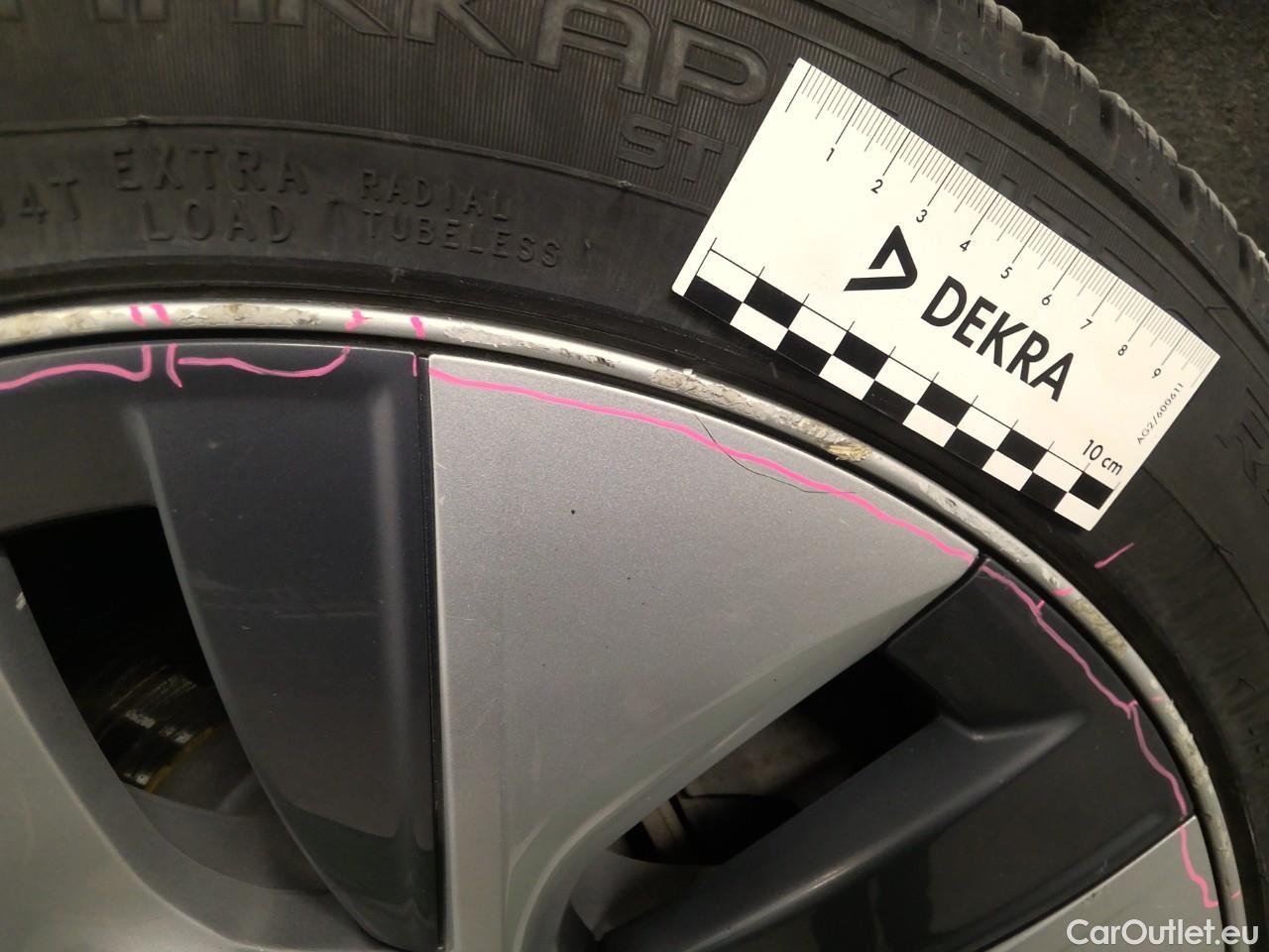  Tesla  Model Y  75kWh Long-Range AWD #28