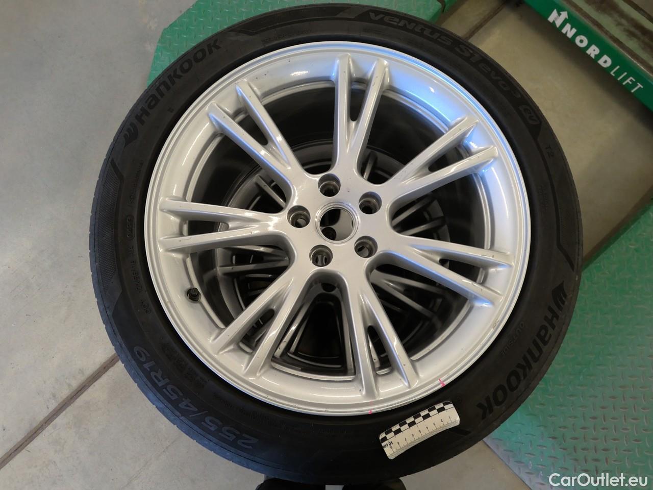  Tesla  Model Y  Long-Range AWD #8