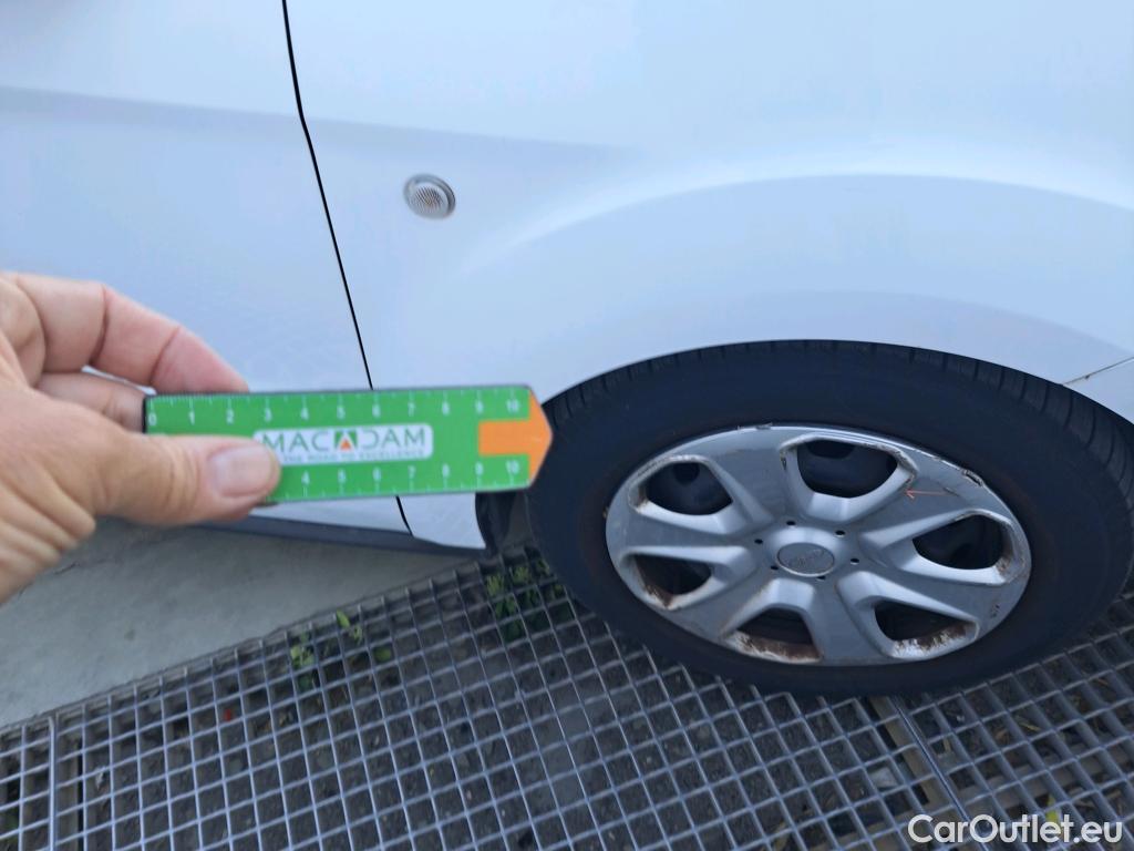  Ford  Transit FORD  Courier/2014/4P/furgón der.turis Van 1.5 TDCi 75kW Trend #29