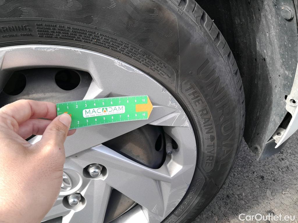  Hyundai  i20 HYUNDAI  / 2020 / 5P / berlina con portón 1.0 TGDI 74kW (100CV) 48V Essence #36