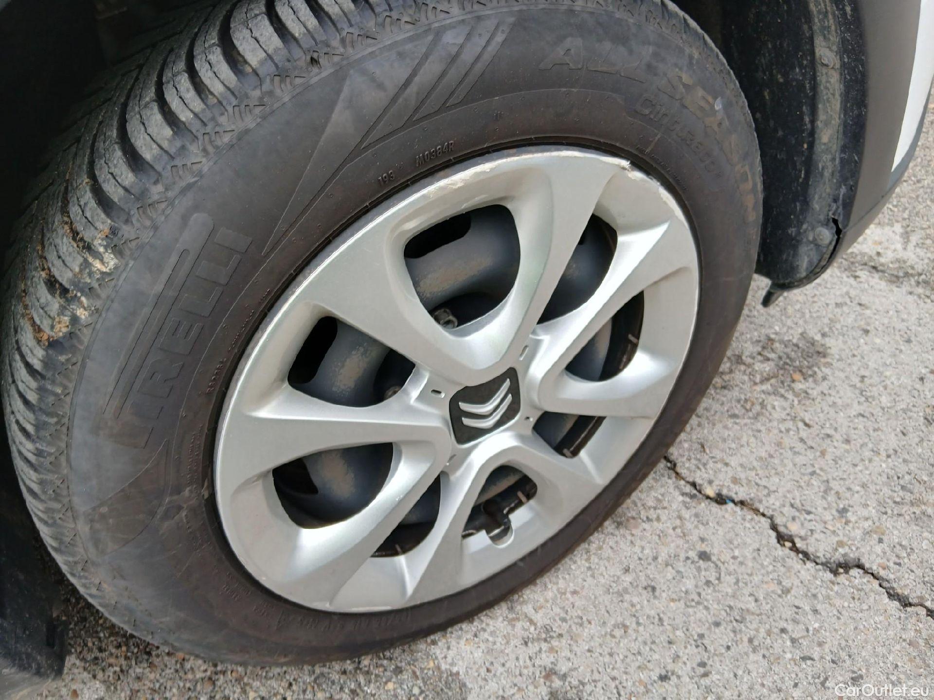  Citroen  C3 CITROEN  / 2020 / 5P / berlina con portón BlueHDi 75KW (100CV) S&S Live Pack #40