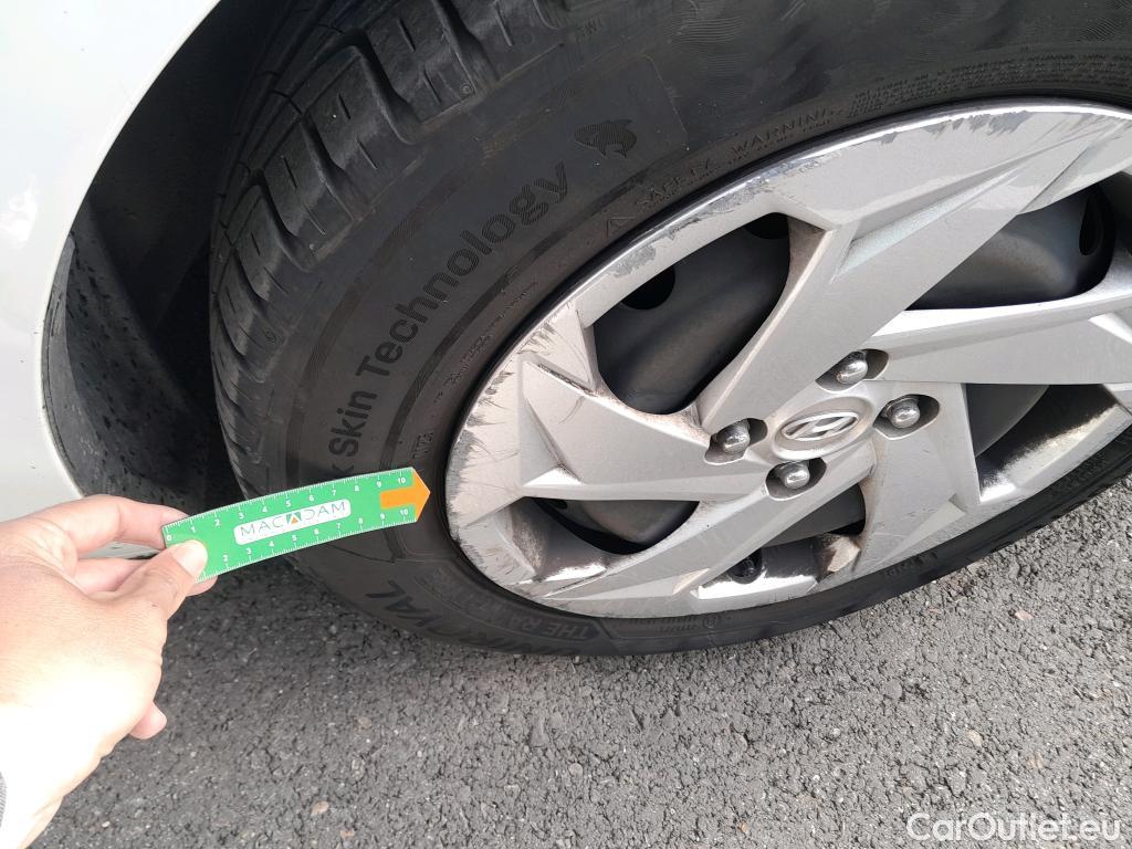  Hyundai  i20 HYUNDAI  / 2020 / 5P / berlina con portón 1.0 TGDI 74kW (100CV) 48V Essence #40