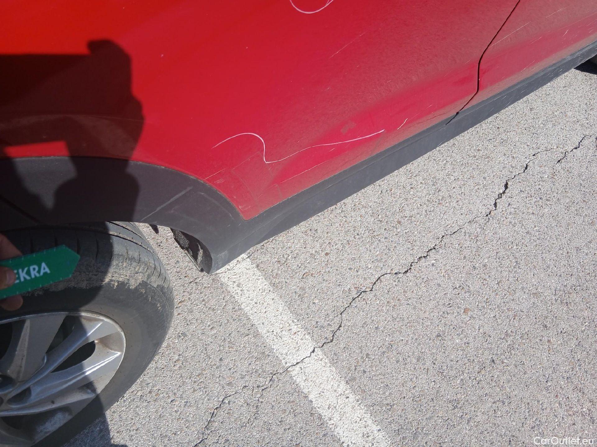  Hyundai  Tucson HYUNDAI  / 2018 / 5P / todoterreno  CRDI 1.6 116 CV 48V 4X2 SLE(SP)(SL) #32