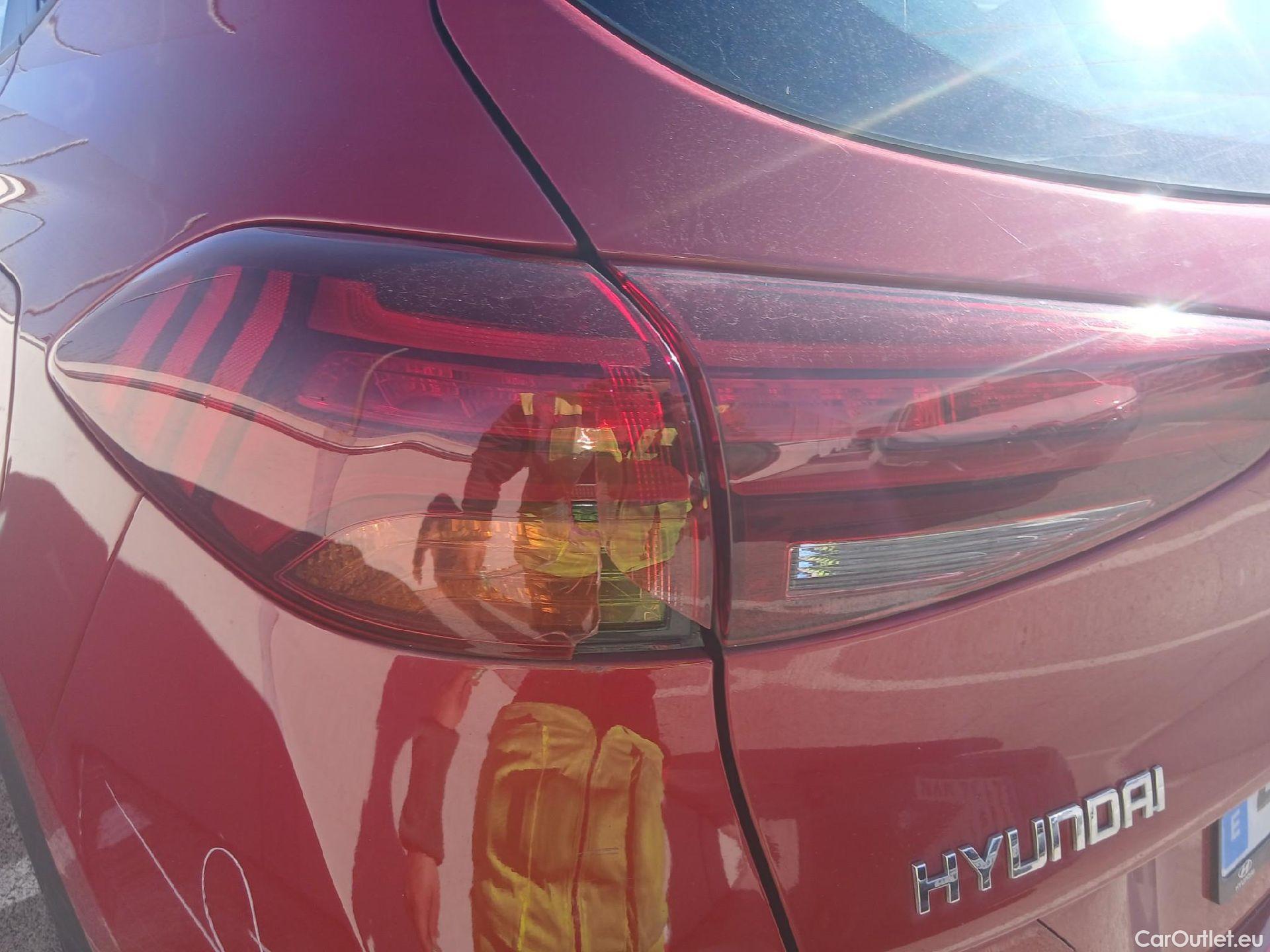  Hyundai  Tucson HYUNDAI  / 2018 / 5P / todoterreno  CRDI 1.6 116 CV 48V 4X2 SLE(SP)(SL) #24