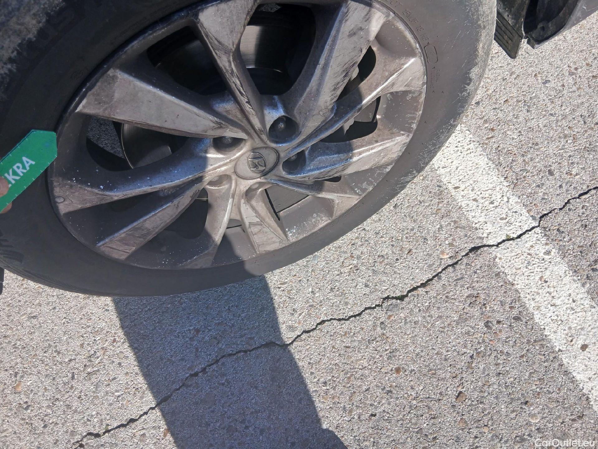  Hyundai  Tucson HYUNDAI  / 2018 / 5P / todoterreno  CRDI 1.6 116 CV 48V 4X2 SLE(SP)(SL) #44