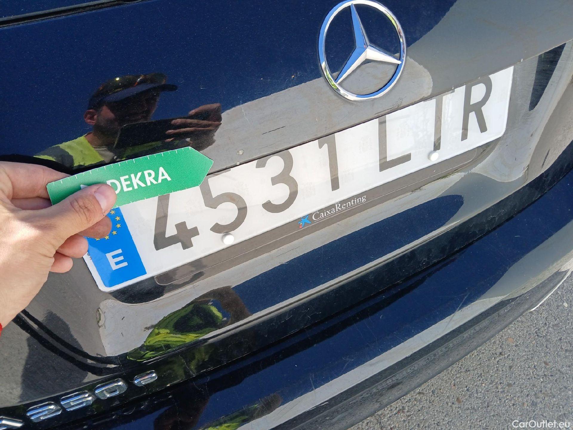  Mercedes  A-Klasse MERCEDES-BENZ Clase A berlina con portón A 250 e 220 CV 11 kWh #Opcionales 5800€# #39