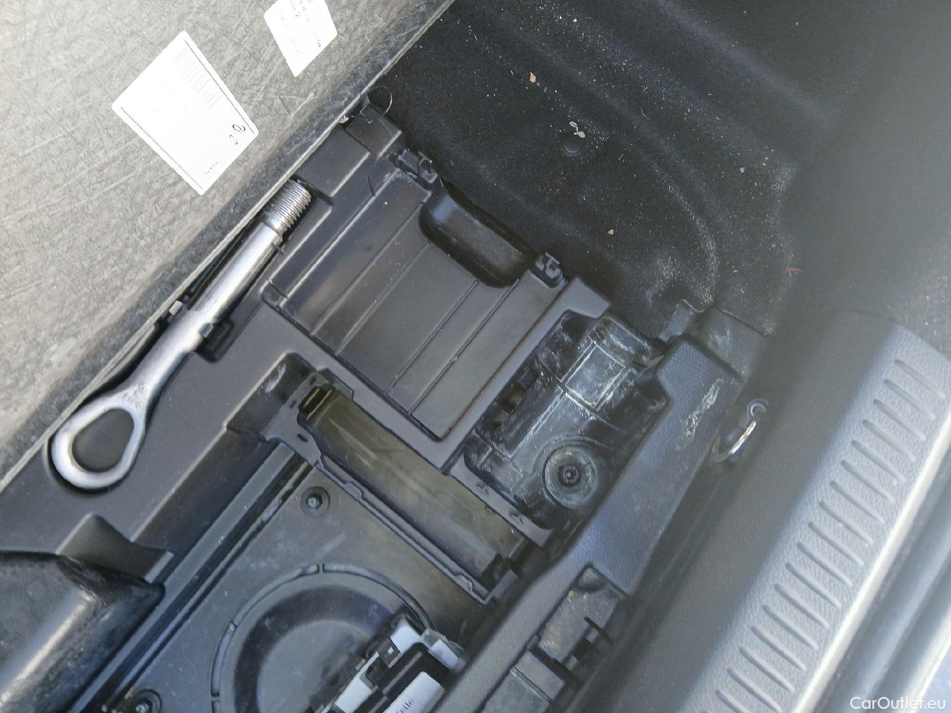  Mercedes  A-Klasse MERCEDES-BENZ Clase A berlina con portón A 250 e 220 CV 11 kWh #Opcionales 5800€# #9