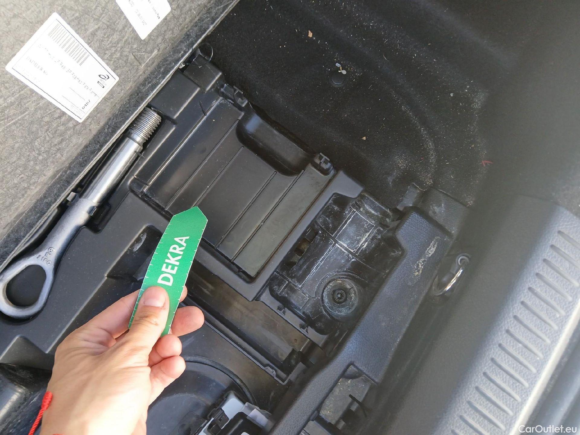  Mercedes  A-Klasse MERCEDES-BENZ Clase A berlina con portón A 250 e 220 CV 11 kWh #Opcionales 5800€# #8