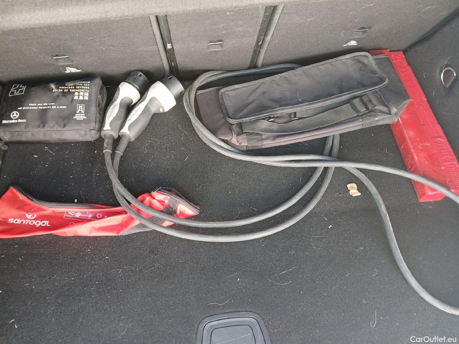  Mercedes  A-Klasse MERCEDES-BENZ Clase A berlina con portón A 250 e 220 CV 11 kWh #Opcionales 5800€# #4