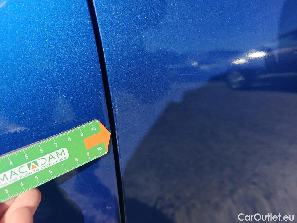  Mercedes  C-Klasse MERCEDES-BENZ Clase C / 2021 / 4P / sedán C 220 d #48