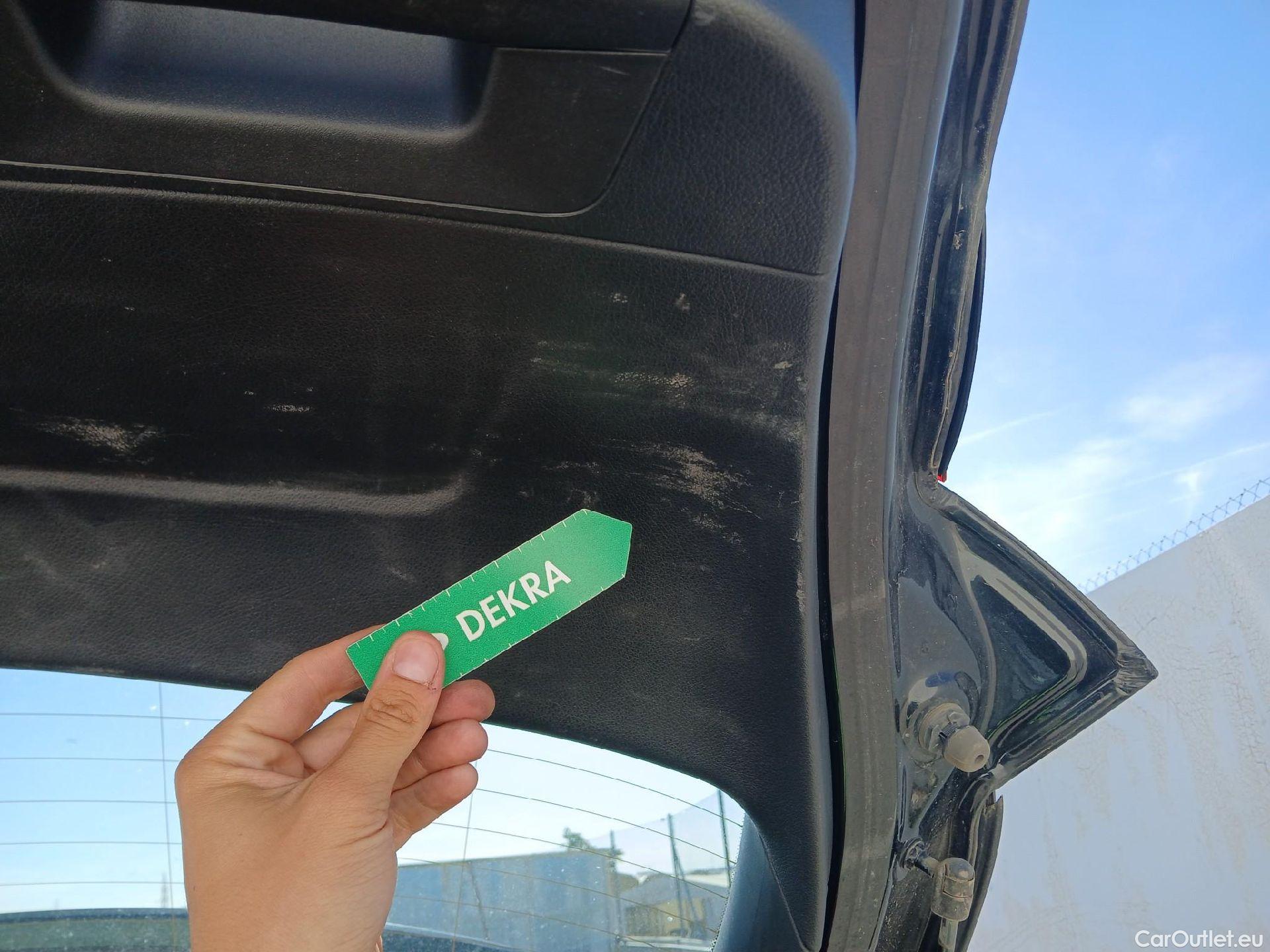  Mercedes  A-Klasse MERCEDES-BENZ Clase A berlina con portón A 250 e 220 CV 11 kWh #Opcionales 5800€# #56