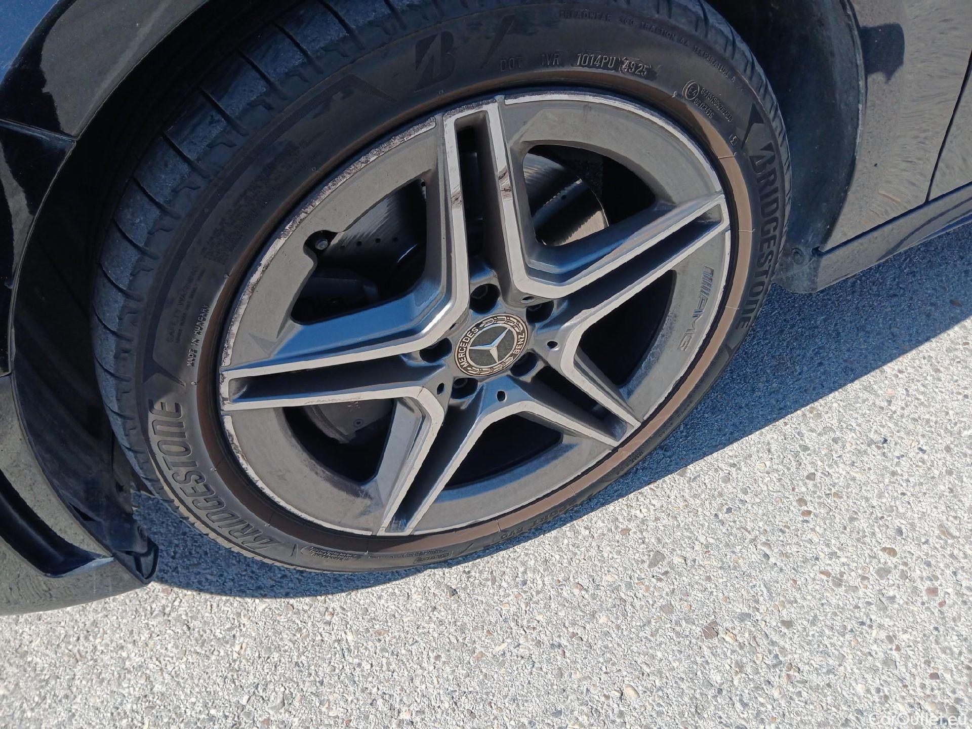  Mercedes  A-Klasse MERCEDES-BENZ Clase A berlina con portón A 250 e 220 CV 11 kWh #Opcionales 5800€# #25