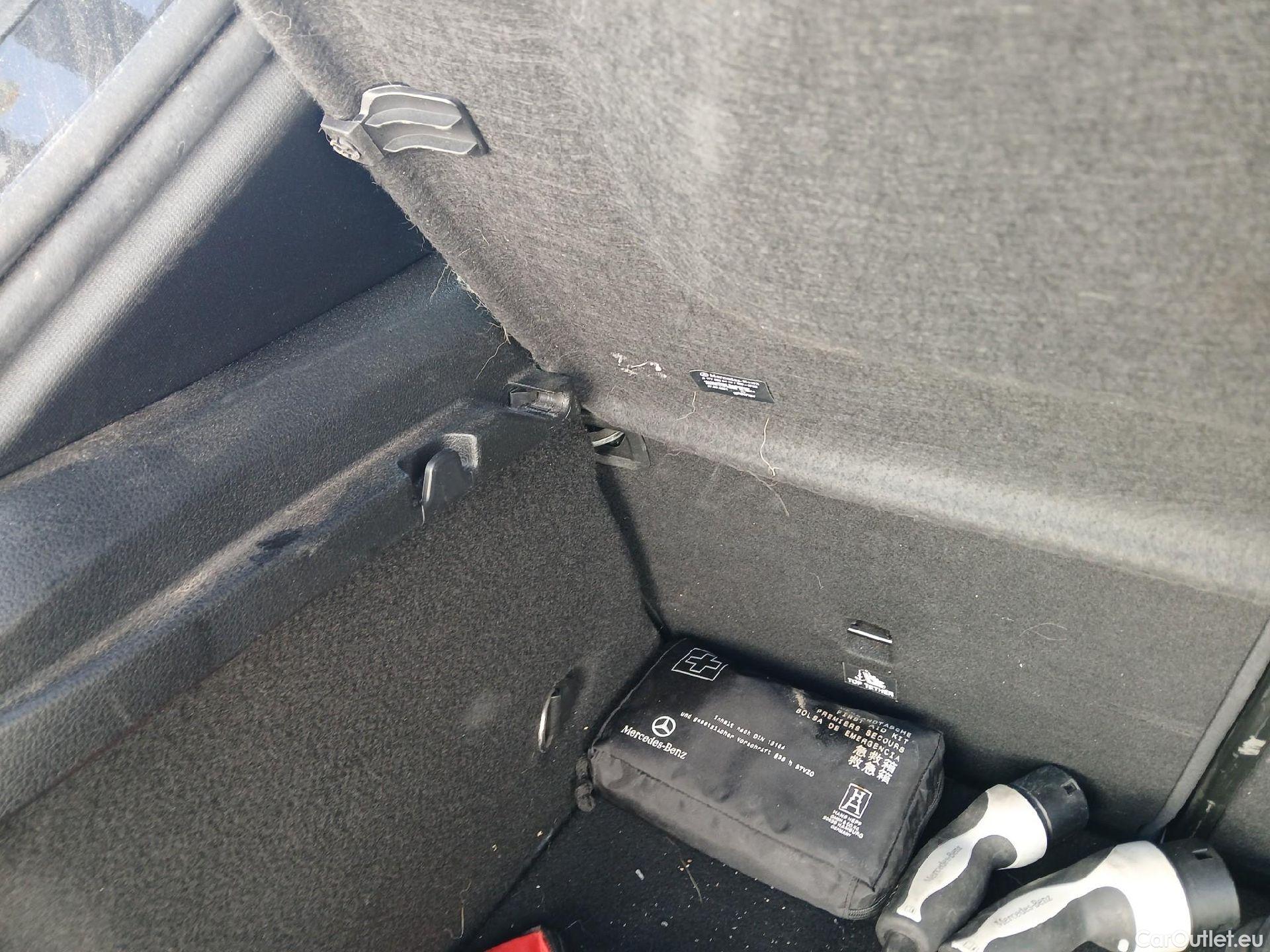  Mercedes  A-Klasse MERCEDES-BENZ Clase A berlina con portón A 250 e 220 CV 11 kWh #Opcionales 5800€# #53