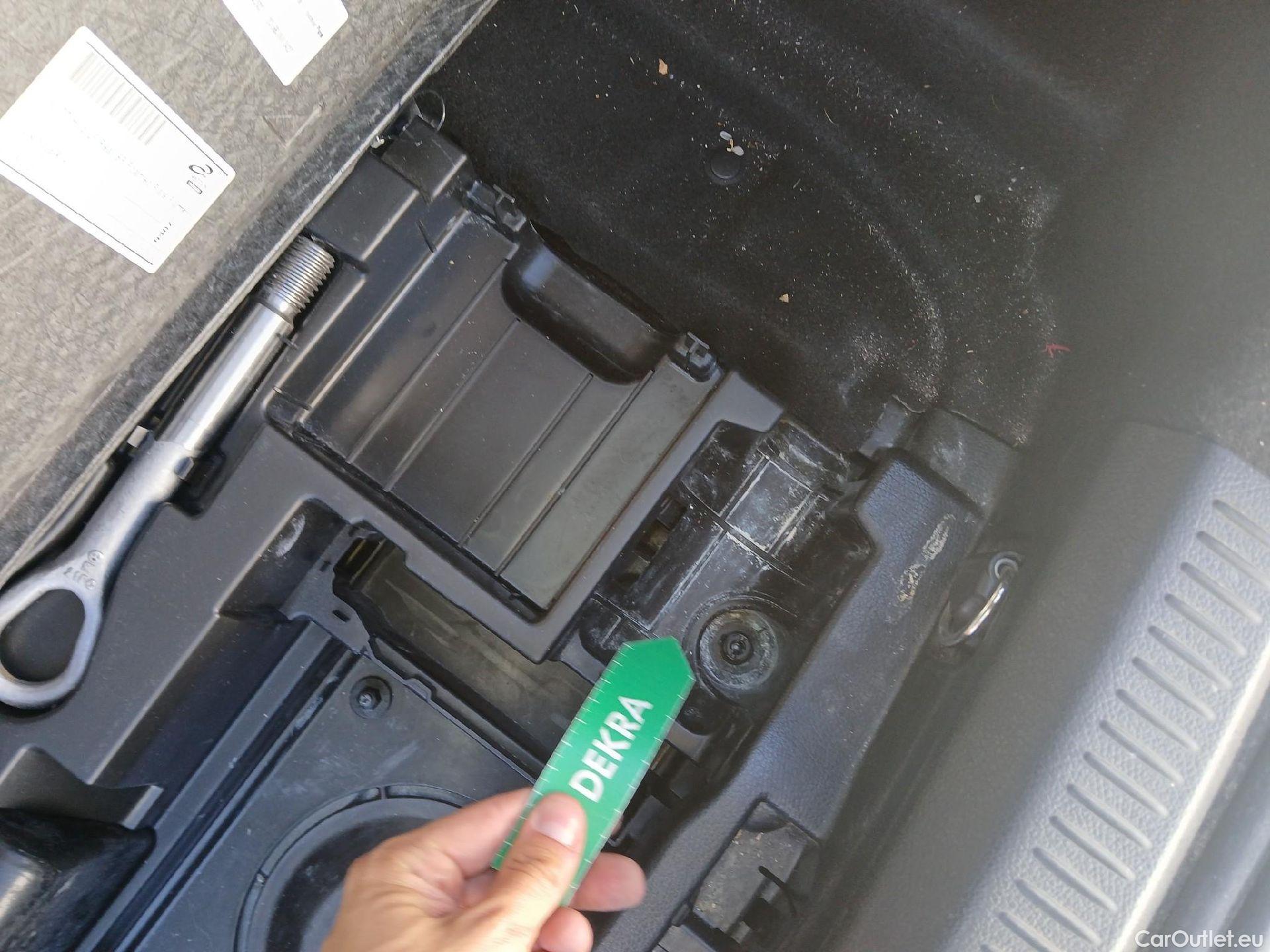  Mercedes  A-Klasse MERCEDES-BENZ Clase A berlina con portón A 250 e 220 CV 11 kWh #Opcionales 5800€# #10