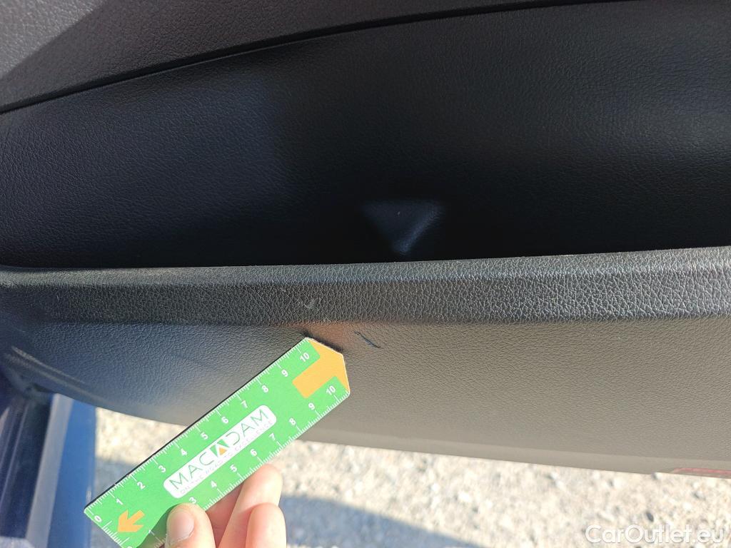  Mercedes  C-Klasse MERCEDES-BENZ Clase C / 2021 / 4P / sedán C 220 d #40