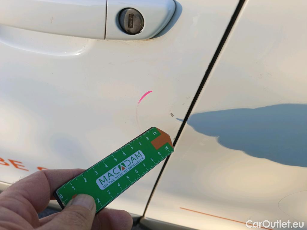  Peugeot  2008 PEUGEOT  / 2019 / 5P / todoterreno Allure BlueHDI 81kW (110CV) #20