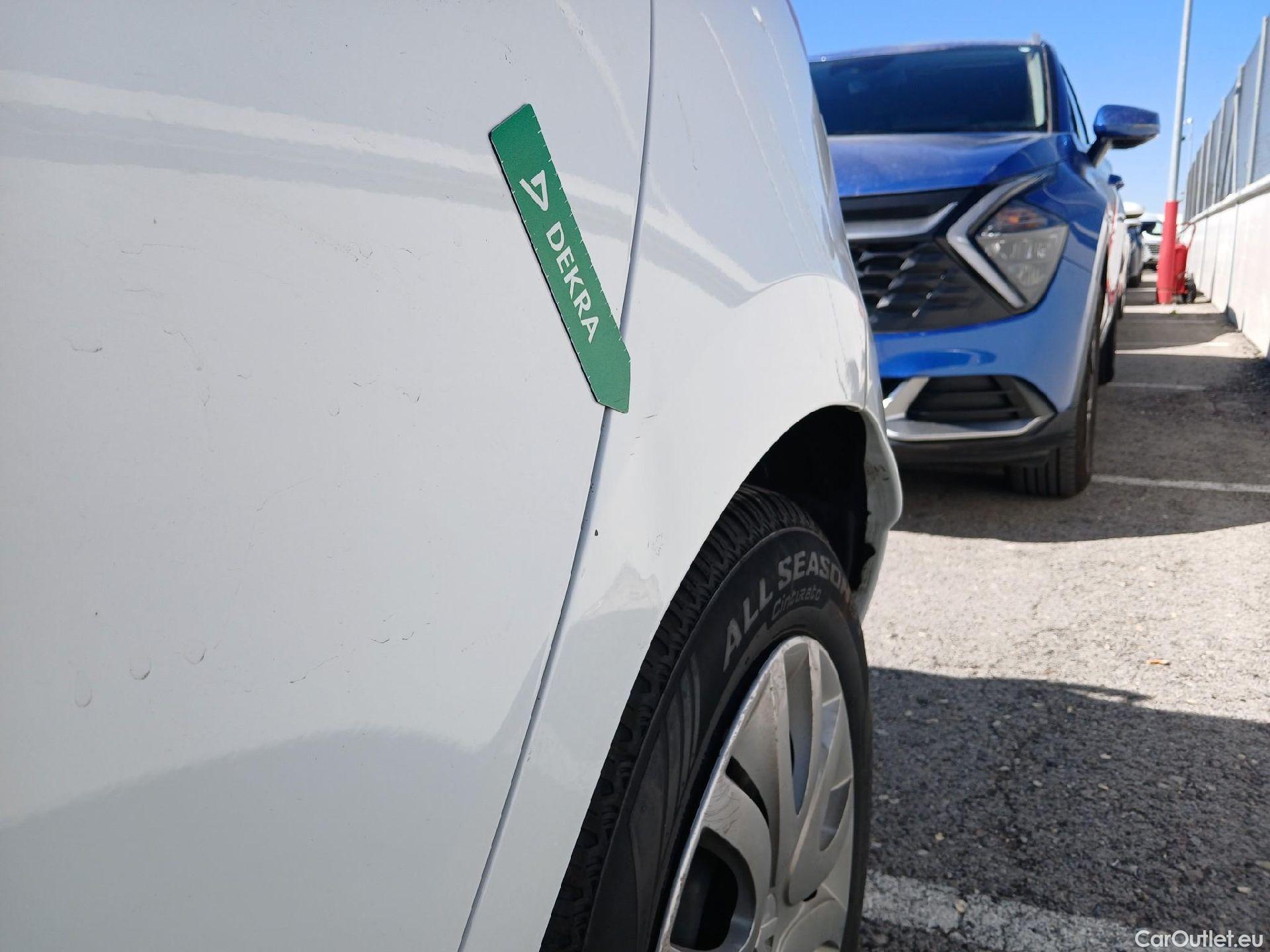  Renault  Clio RENAULT  / 2016 / 5P / berlina con portón Business TCe 66kW (90CV) GLP -18 #13