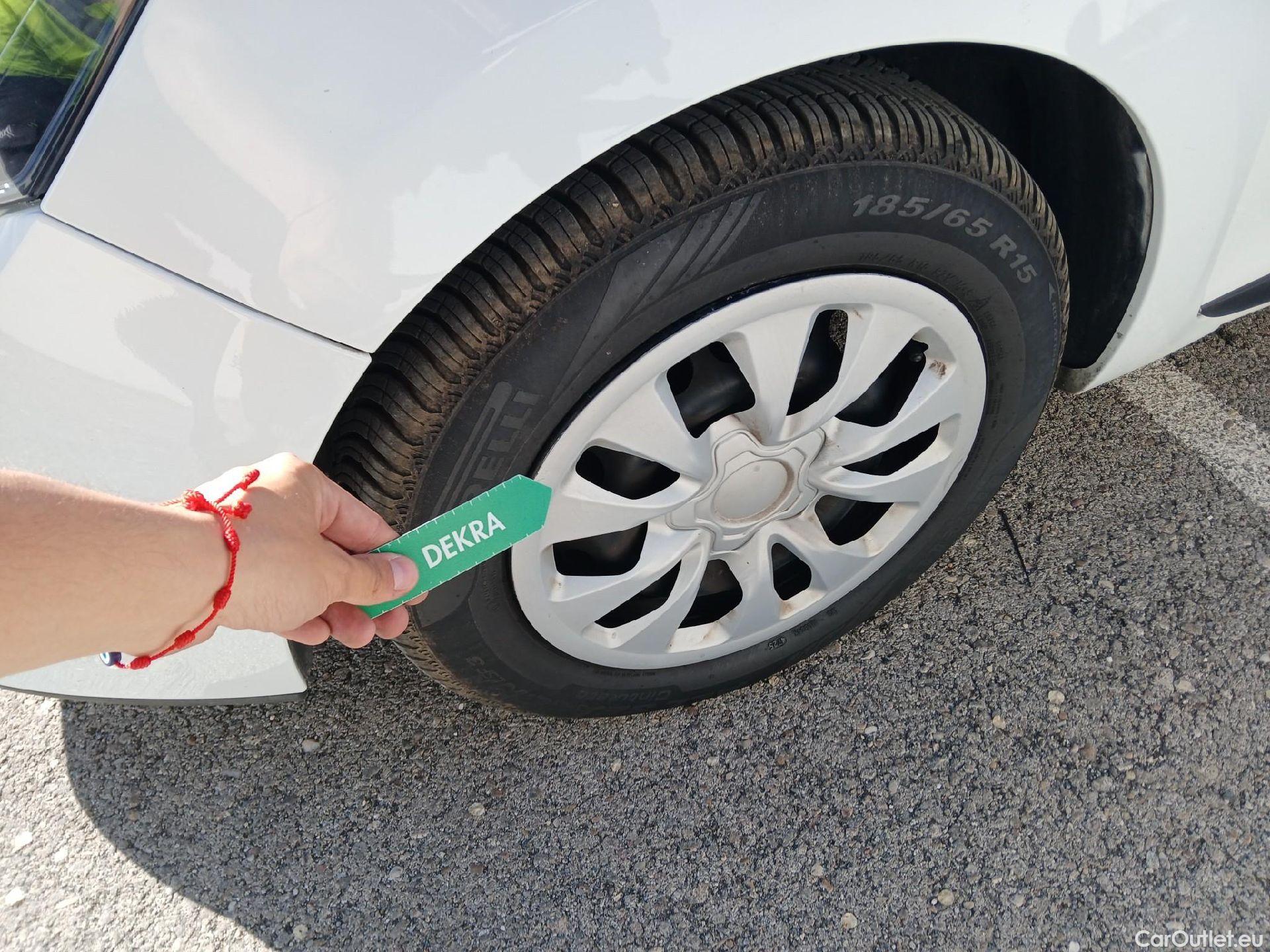  Renault  Clio RENAULT  / 2016 / 5P / berlina con portón Business TCe 66kW (90CV) GLP -18 #3