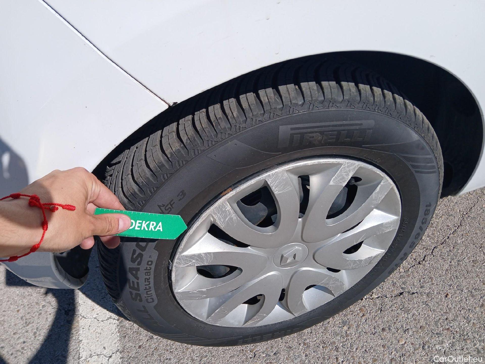  Renault  Clio RENAULT  / 2016 / 5P / berlina con portón Business TCe 66kW (90CV) GLP -18 #23