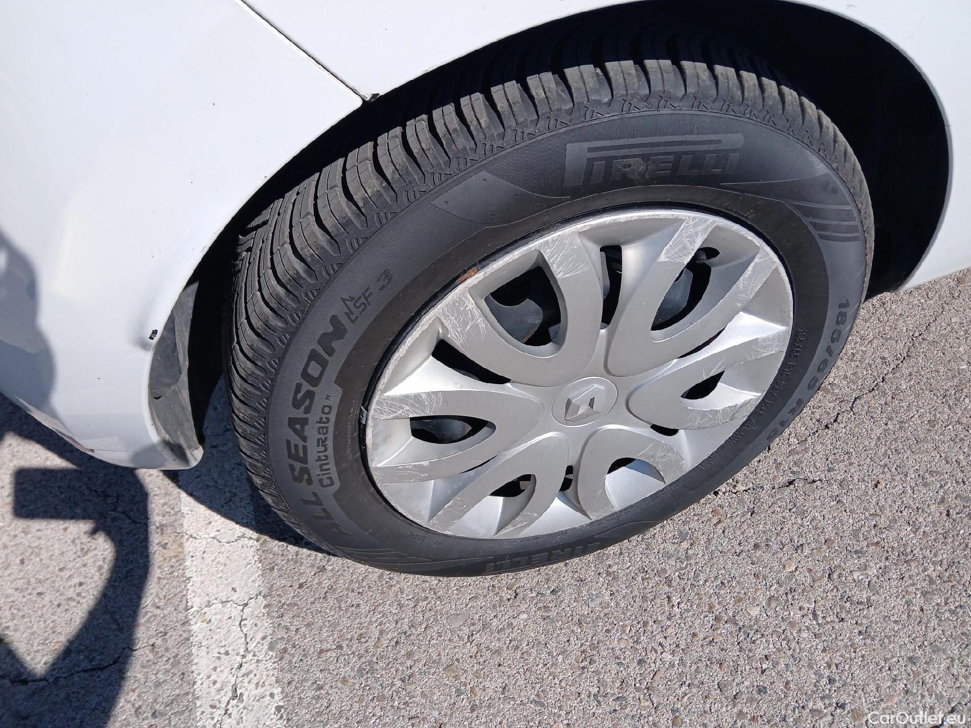  Renault  Clio RENAULT  / 2016 / 5P / berlina con portón Business TCe 66kW (90CV) GLP -18 #24