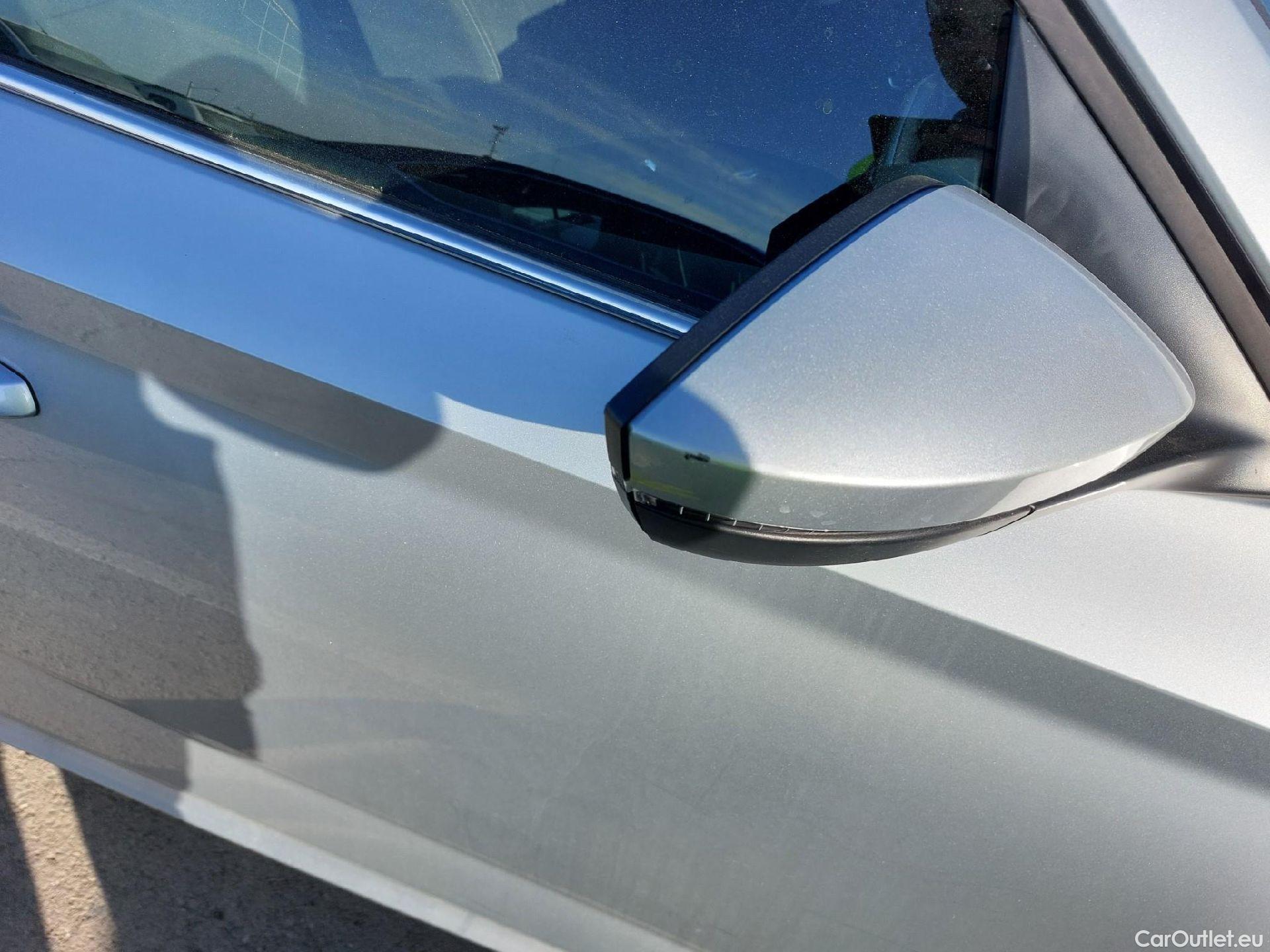  Skoda  KAMIQ SKODA  / 2019 / 5P / todoterreno 1.0 TSI 81kW (110CV) Emotion #28